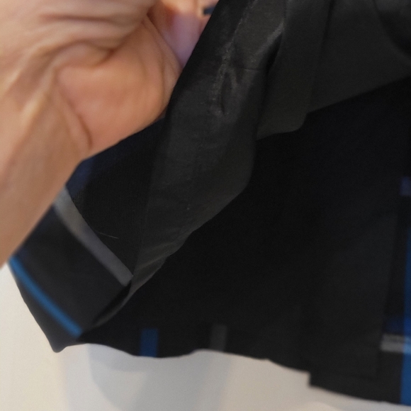 Plaid skirt. Like new 8p - Picture 4 of 8